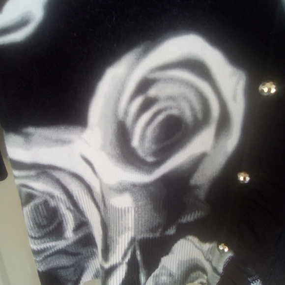 Women's Black Button up Cardigan Sweater with White Roses Size Small - Picture 4 of 5